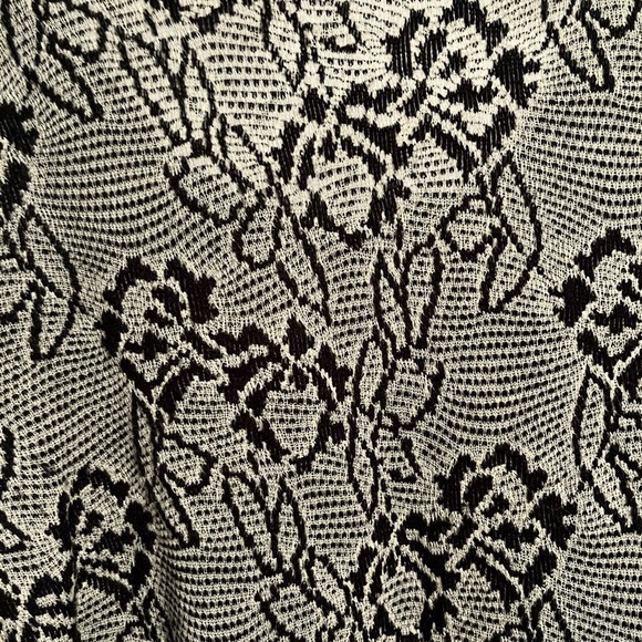 BKE Top Burnout Knit Stretch Top - Picture 9 of 9